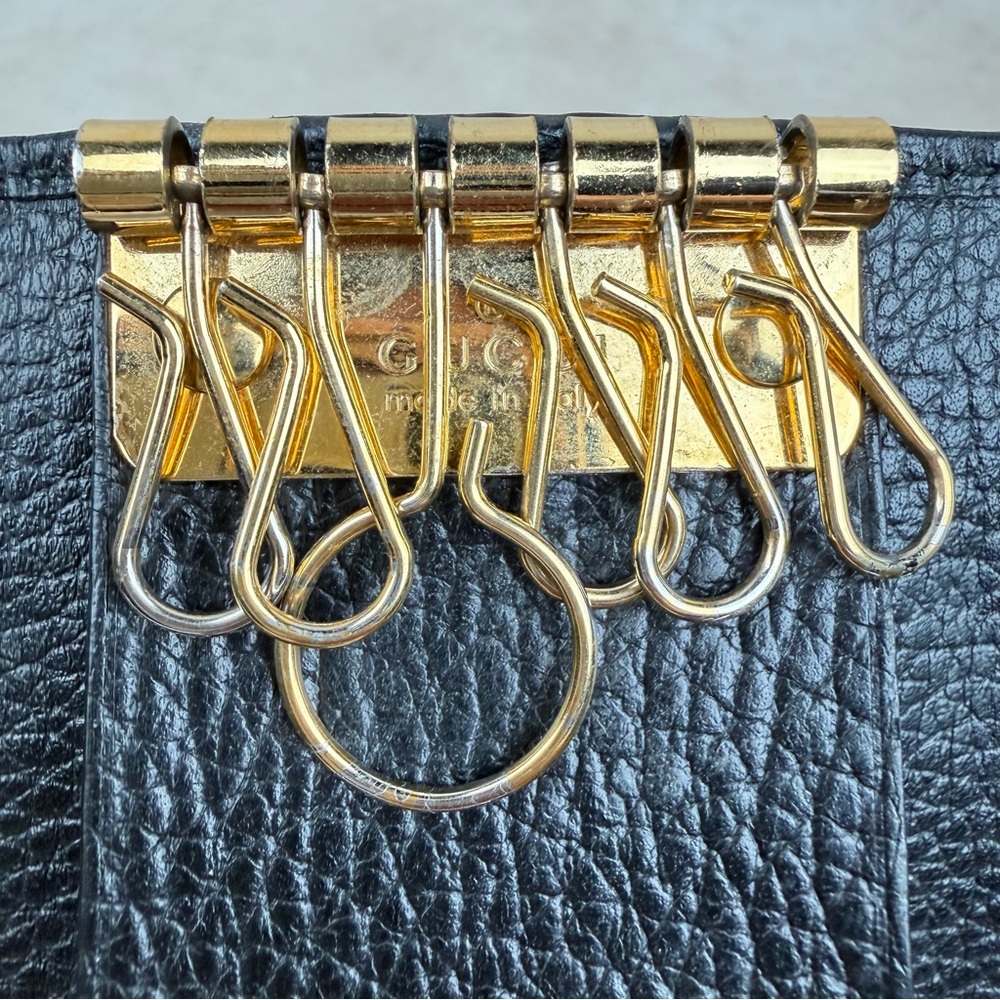 Gucci Marmont GG Leather 6-Key Holder Black Gold Hardware - Picture 6 of 11